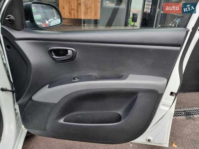 Білий Хендай і10, об'ємом двигуна 1.1 л та пробігом 87 тис. км за 5799 $, фото 47 на Automoto.ua