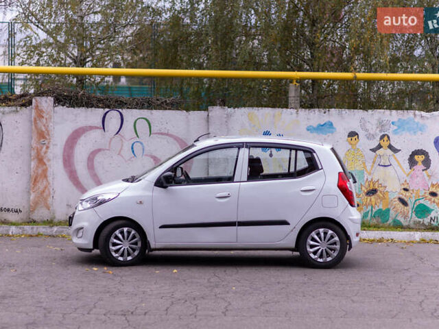 Хендай и10 2013 в Кременчуге на Automoto.ua Белый Хендай и10, объемом двигателя 1.09 л и пробегом 76 тыс. км за 6000 $, фото 2 на Automoto.ua