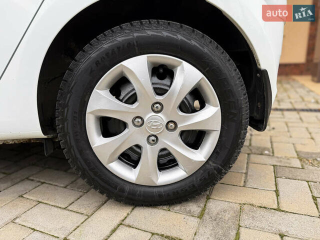 Білий Хендай і10, об'ємом двигуна 1.2 л та пробігом 49 тис. км за 7900 $, фото 11 на Automoto.ua
