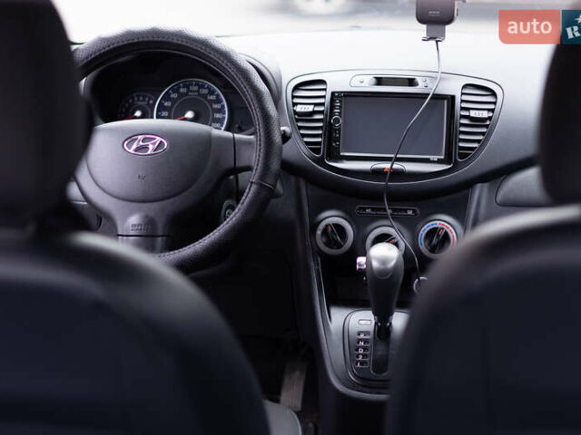 Хендай и10 2013 в Кременчуге на Automoto.ua Белый Хендай и10, объемом двигателя 1.09 л и пробегом 76 тыс. км за 6000 $, фото 14 на Automoto.ua