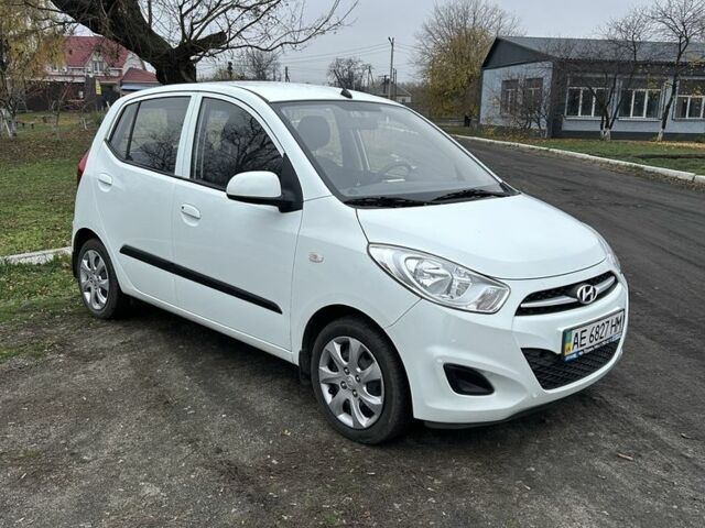 Белый Хендай и10, объемом двигателя 1.1 л и пробегом 15 тыс. км за 5999 $, фото 1 на Automoto.ua