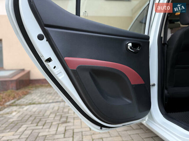 Білий Хендай і10, об'ємом двигуна 1.2 л та пробігом 49 тис. км за 7900 $, фото 95 на Automoto.ua