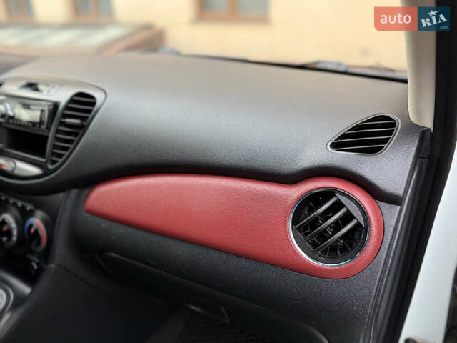 Білий Хендай і10, об'ємом двигуна 1.2 л та пробігом 49 тис. км за 7900 $, фото 66 на Automoto.ua