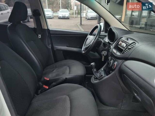 Білий Хендай і10, об'ємом двигуна 1.1 л та пробігом 87 тис. км за 5799 $, фото 49 на Automoto.ua