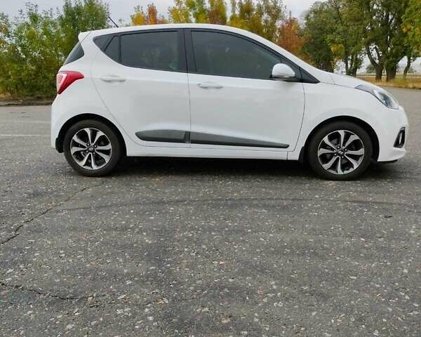 Белый Хендай и10, объемом двигателя 1 л и пробегом 110 тыс. км за 8500 $, фото 4 на Automoto.ua