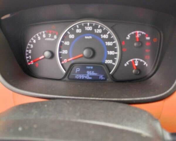 Белый Хендай и10, объемом двигателя 1 л и пробегом 110 тыс. км за 8500 $, фото 2 на Automoto.ua