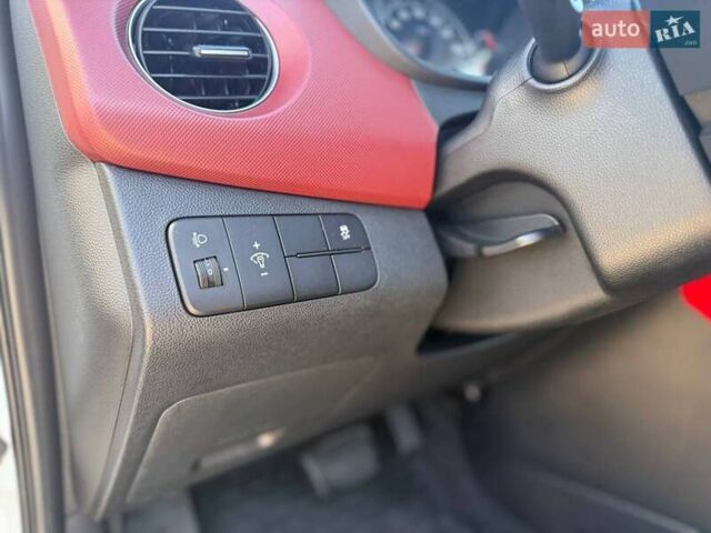 Белый Хендай и10, объемом двигателя 1.25 л и пробегом 77 тыс. км за 10800 $, фото 19 на Automoto.ua