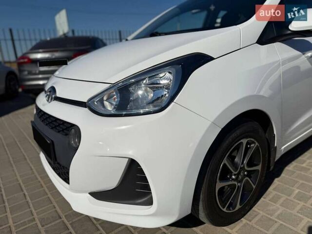 Белый Хендай и10, объемом двигателя 1.25 л и пробегом 77 тыс. км за 10800 $, фото 4 на Automoto.ua