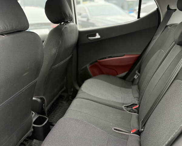 Белый Хендай и10, объемом двигателя 1.25 л и пробегом 77 тыс. км за 9799 $, фото 15 на Automoto.ua