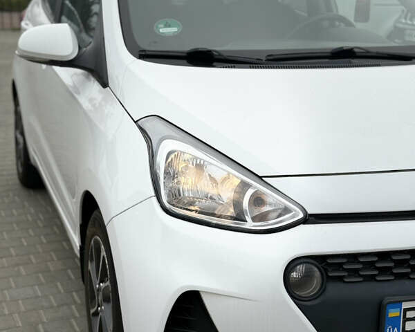 Белый Хендай и10, объемом двигателя 1.25 л и пробегом 77 тыс. км за 9799 $, фото 3 на Automoto.ua