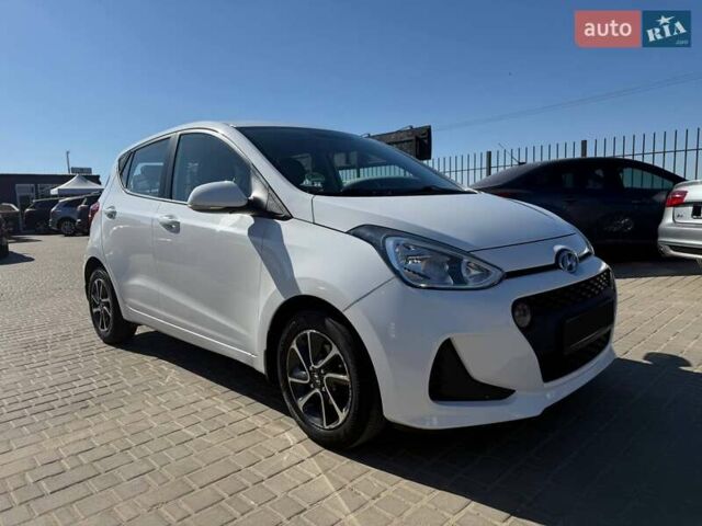 Белый Хендай и10, объемом двигателя 1.25 л и пробегом 77 тыс. км за 10800 $, фото 1 на Automoto.ua