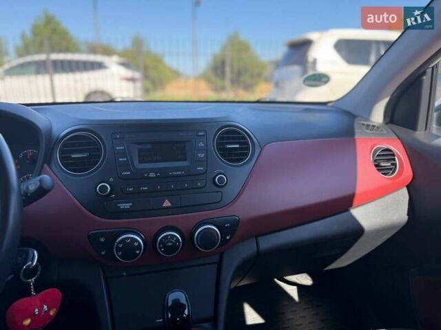 Белый Хендай и10, объемом двигателя 1.25 л и пробегом 77 тыс. км за 10800 $, фото 18 на Automoto.ua