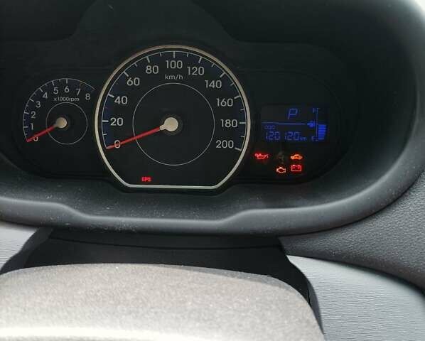 Бежевый Хендай и10, объемом двигателя 1.25 л и пробегом 120 тыс. км за 2500 $, фото 2 на Automoto.ua