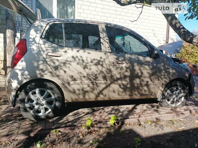 Бежевый Хендай и10, объемом двигателя 1.25 л и пробегом 120 тыс. км за 2500 $, фото 3 на Automoto.ua