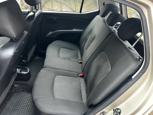 Бежевый Хендай и10, объемом двигателя 1.1 л и пробегом 137 тыс. км за 4800 $, фото 6 на Automoto.ua