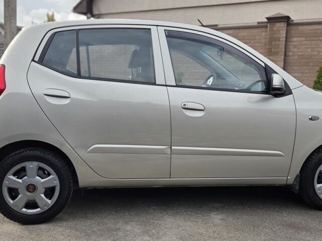 Бежевый Хендай и10, объемом двигателя 1.2 л и пробегом 130 тыс. км за 6500 $, фото 6 на Automoto.ua