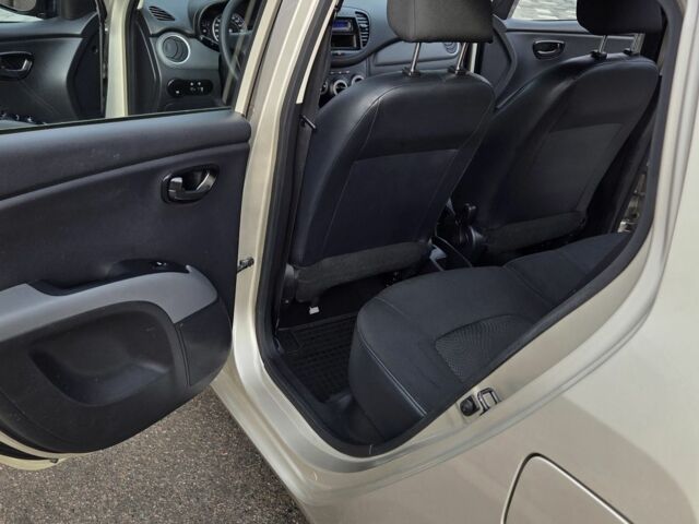 Бежевый Хендай и10, объемом двигателя 1.2 л и пробегом 130 тыс. км за 6500 $, фото 14 на Automoto.ua