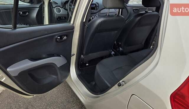 Бежевый Хендай и10, объемом двигателя 1.09 л и пробегом 131 тыс. км за 6666 $, фото 24 на Automoto.ua