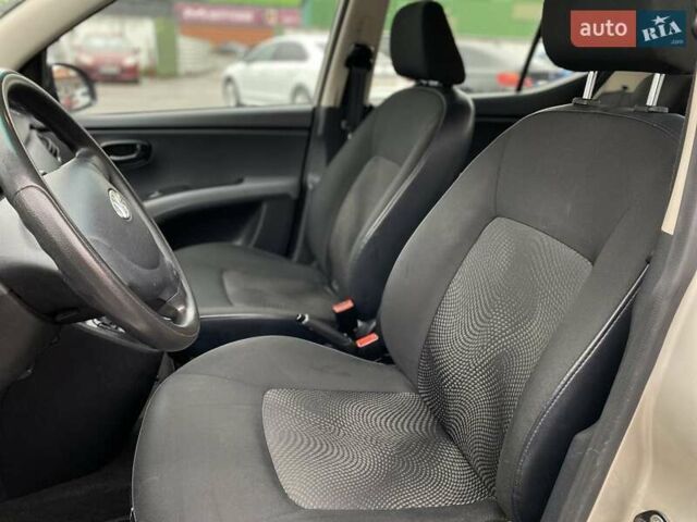 Бежевый Хендай и10, объемом двигателя 1.09 л и пробегом 156 тыс. км за 4550 $, фото 6 на Automoto.ua