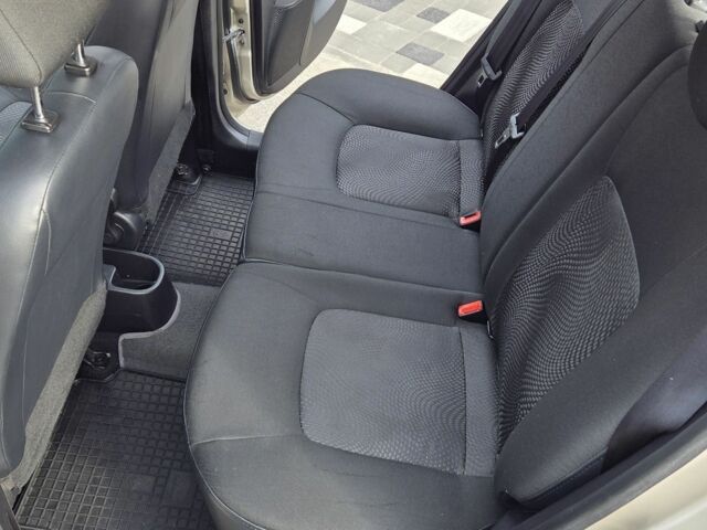 Бежевый Хендай и10, объемом двигателя 1.2 л и пробегом 130 тыс. км за 6500 $, фото 13 на Automoto.ua