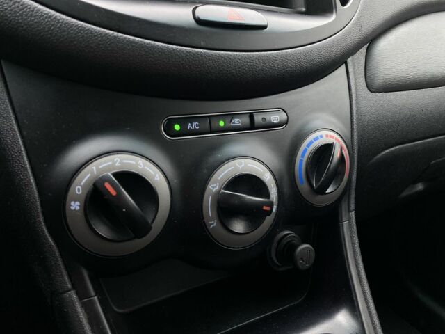 Бежевый Хендай и10, объемом двигателя 1.1 л и пробегом 156 тыс. км за 4550 $, фото 14 на Automoto.ua