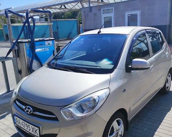 Бежевый Хендай и10, объемом двигателя 1.09 л и пробегом 157 тыс. км за 5100 $, фото 1 на Automoto.ua