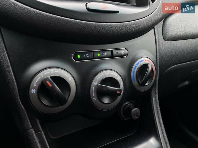 Бежевый Хендай и10, объемом двигателя 1.09 л и пробегом 156 тыс. км за 4550 $, фото 16 на Automoto.ua