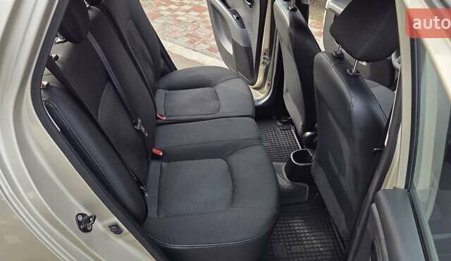 Бежевый Хендай и10, объемом двигателя 1.09 л и пробегом 131 тыс. км за 6666 $, фото 27 на Automoto.ua