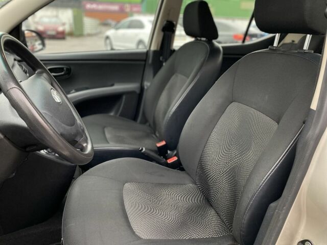 Бежевый Хендай и10, объемом двигателя 1.1 л и пробегом 156 тыс. км за 4550 $, фото 6 на Automoto.ua