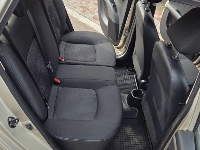 Бежевый Хендай и10, объемом двигателя 1.2 л и пробегом 130 тыс. км за 6500 $, фото 17 на Automoto.ua