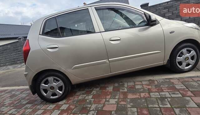 Бежевый Хендай и10, объемом двигателя 1.09 л и пробегом 131 тыс. км за 6666 $, фото 3 на Automoto.ua