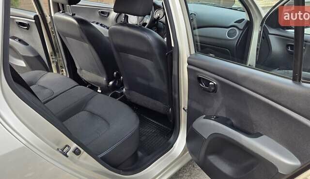 Бежевый Хендай и10, объемом двигателя 1.09 л и пробегом 131 тыс. км за 6666 $, фото 25 на Automoto.ua