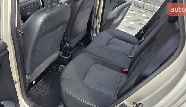 Бежевый Хендай и10, объемом двигателя 1.09 л и пробегом 131 тыс. км за 6666 $, фото 23 на Automoto.ua