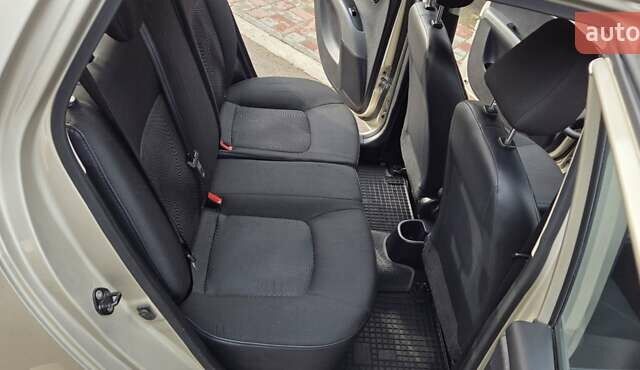 Бежевый Хендай и10, объемом двигателя 1.09 л и пробегом 131 тыс. км за 6666 $, фото 26 на Automoto.ua