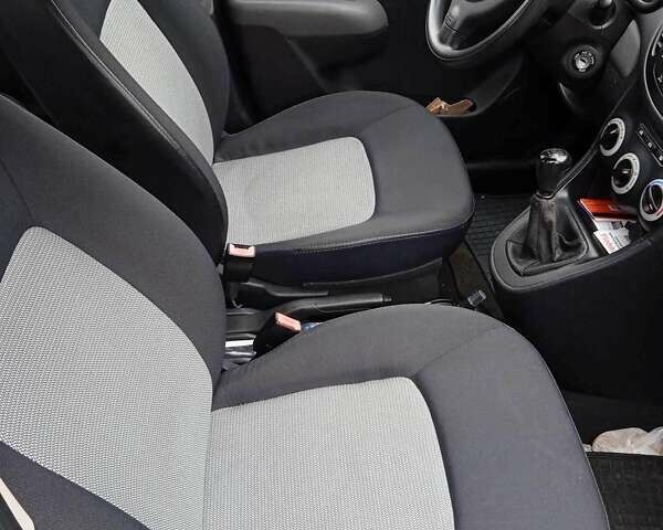 Чорний Хендай і10, об'ємом двигуна 1.09 л та пробігом 144 тис. км за 4600 $, фото 1 на Automoto.ua