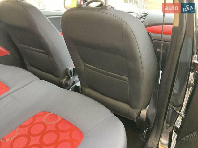 Черный Хендай и10, объемом двигателя 1.09 л и пробегом 67 тыс. км за 6800 $, фото 12 на Automoto.ua