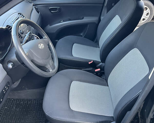 Черный Хендай и10, объемом двигателя 1.09 л и пробегом 78 тыс. км за 4800 $, фото 6 на Automoto.ua