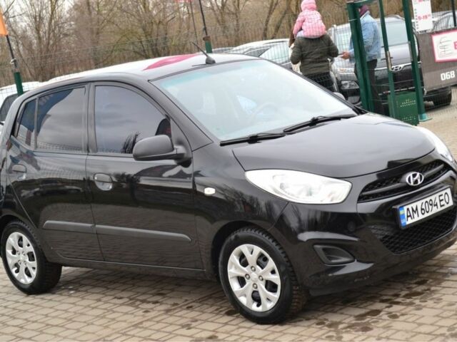 Черный Хендай и10, объемом двигателя 1.1 л и пробегом 250 тыс. км за 4500 $, фото 1 на Automoto.ua