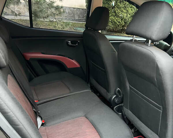 Черный Хендай и10, объемом двигателя 1.25 л и пробегом 110 тыс. км за 7500 $, фото 26 на Automoto.ua