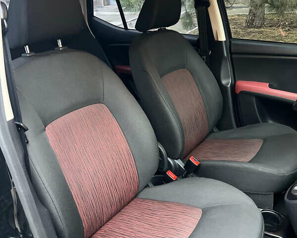 Черный Хендай и10, объемом двигателя 1.25 л и пробегом 110 тыс. км за 7500 $, фото 24 на Automoto.ua