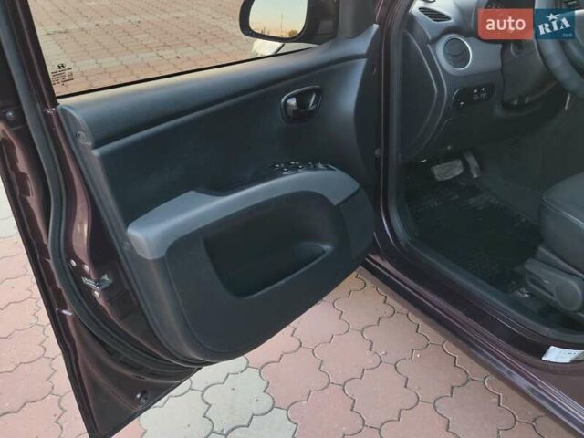 Фіолетовий Хендай і10, об'ємом двигуна 1.2 л та пробігом 107 тис. км за 6800 $, фото 27 на Automoto.ua