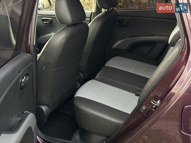 Фиолетовый Хендай и10, объемом двигателя 1.1 л и пробегом 112 тыс. км за 6500 $, фото 6 на Automoto.ua