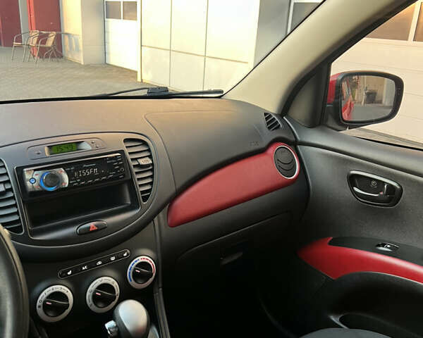 Красный Хендай и10, объемом двигателя 1.09 л и пробегом 138 тыс. км за 5799 $, фото 15 на Automoto.ua