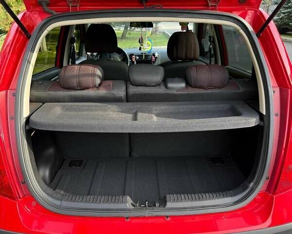 Красный Хендай и10, объемом двигателя 1.25 л и пробегом 93 тыс. км за 6800 $, фото 5 на Automoto.ua