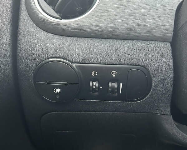 Красный Хендай и10, объемом двигателя 1.09 л и пробегом 200 тыс. км за 4200 $, фото 14 на Automoto.ua