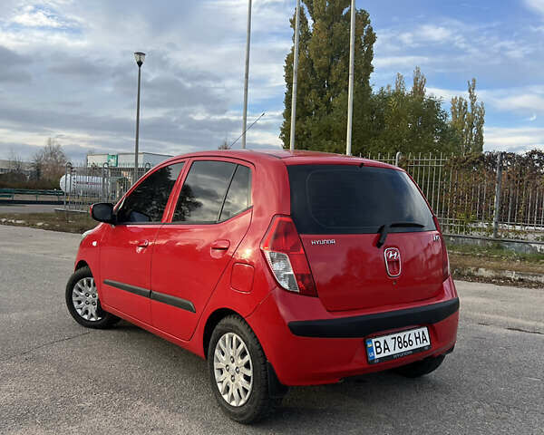 Красный Хендай и10, объемом двигателя 1.2 л и пробегом 154 тыс. км за 4500 $, фото 2 на Automoto.ua
