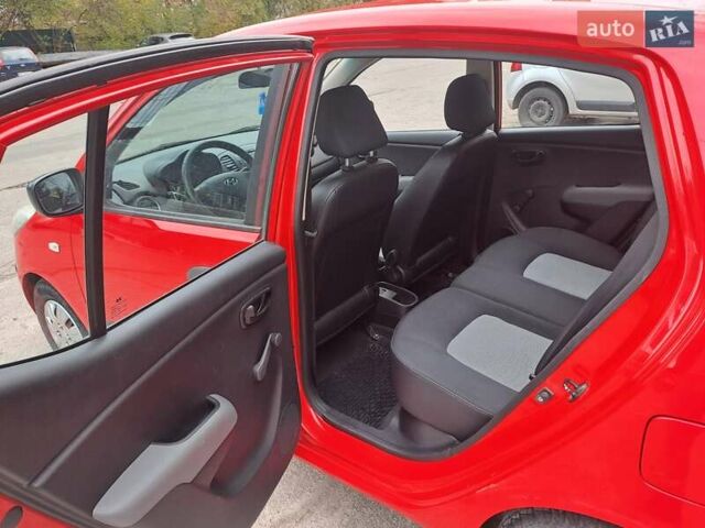 Красный Хендай и10, объемом двигателя 1.09 л и пробегом 201 тыс. км за 3600 $, фото 9 на Automoto.ua