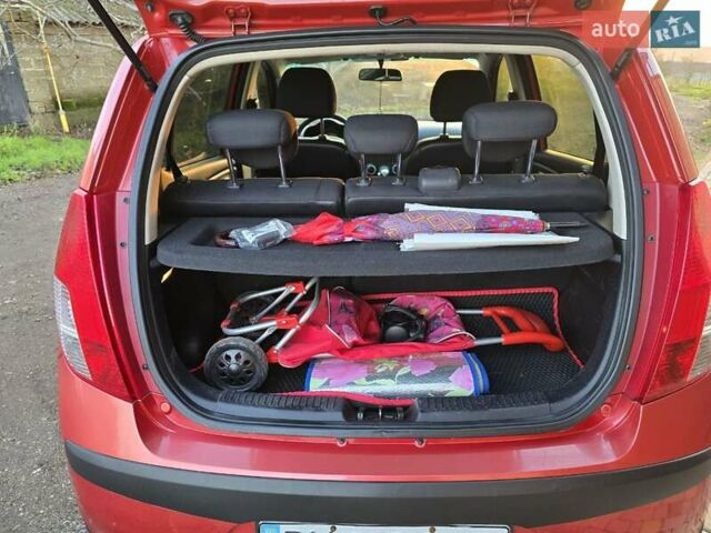 Красный Хендай и10, объемом двигателя 1.09 л и пробегом 163 тыс. км за 5500 $, фото 5 на Automoto.ua