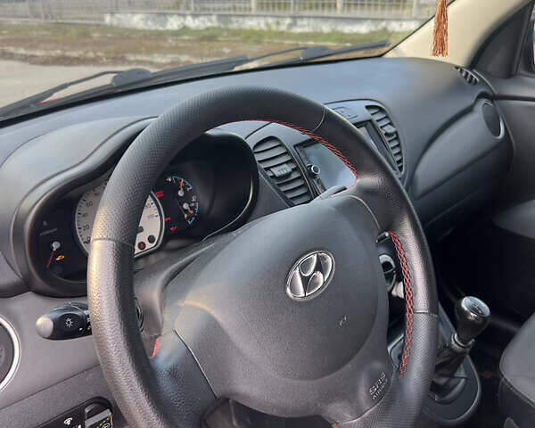 Красный Хендай и10, объемом двигателя 1.2 л и пробегом 154 тыс. км за 4500 $, фото 7 на Automoto.ua