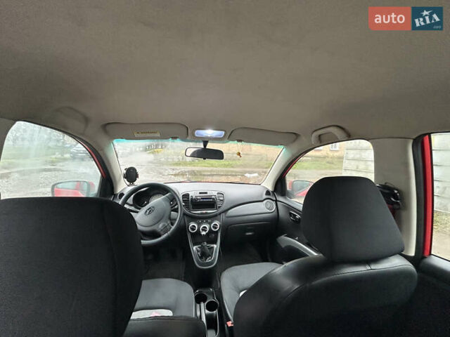 Красный Хендай и10, объемом двигателя 1.09 л и пробегом 200 тыс. км за 4200 $, фото 9 на Automoto.ua